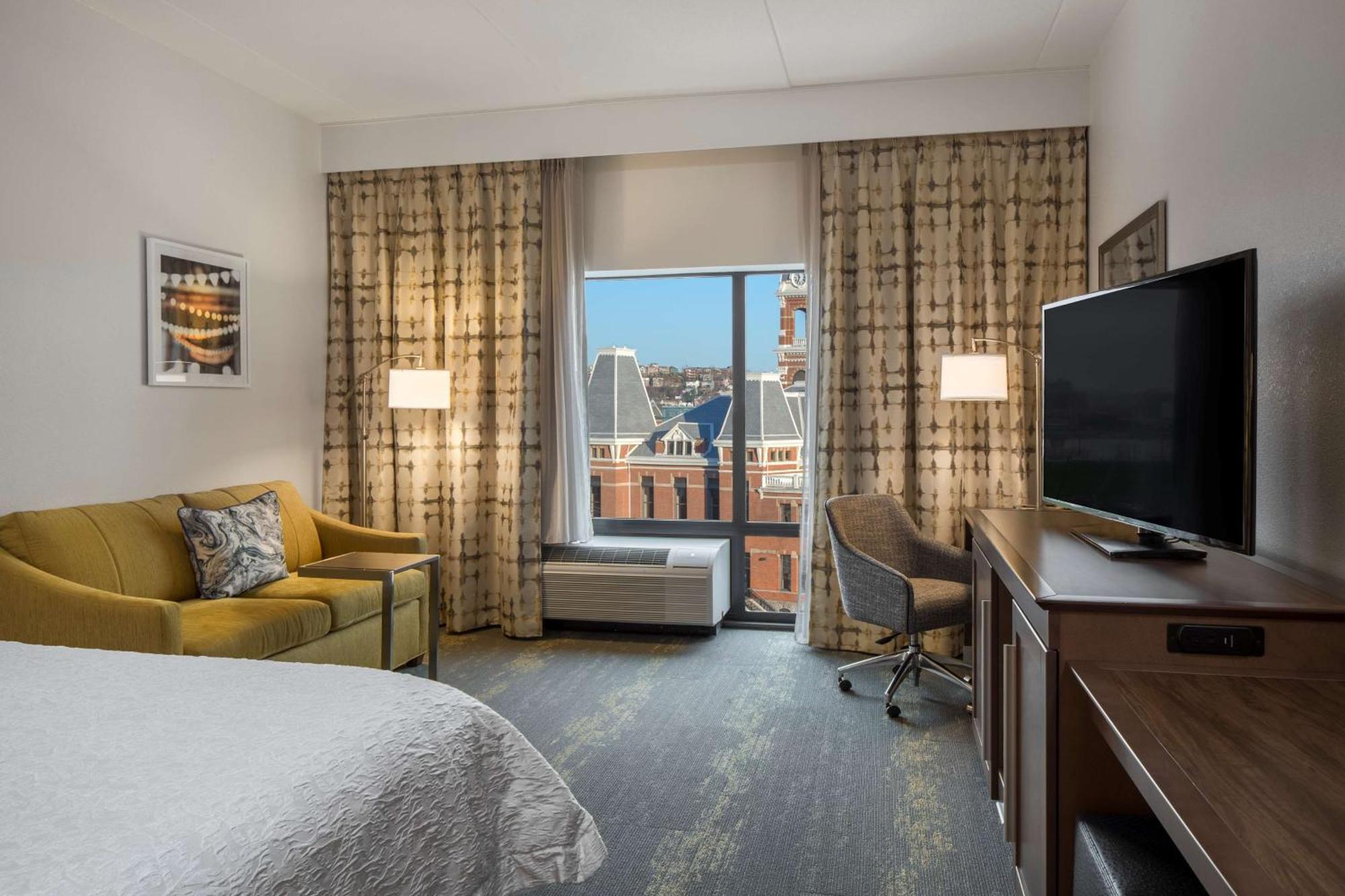 Hampton & Newport/cincinnati, Ky Hotel